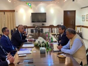 وزير الاستثمار المصري يبحث فرص الطاقة المتجددة مع رئيس OCIOR Energy