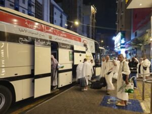 حجاج الجمعيات الأهلية يواصلون أداء المناسك.. ويرمون جمرة العقبة الكبرى