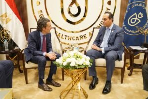 السبكي يبحث مع شركة Abbott أوجه التعاون في تقنية القسطرة القلبية لاستبدال الصمام الأورطي