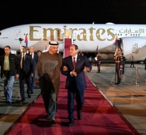 الرئيس عبد الفتاح السيسي يستقبل رئيس دولة الإمارات بمطار العلمين