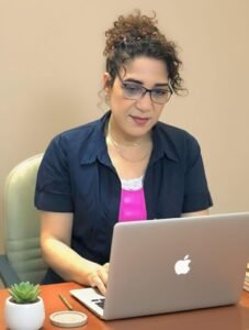 العنف الرقمي و النساء
بقلم د. سحر شعبان
باحثة في مجال حقوق المرأة