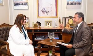 وزيرة الهجرة تستقبل أحد رموز الجالية المصرية بالكويت
