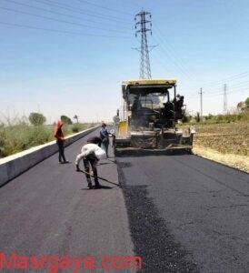 محافظ أسوان يتابع تنفيذ مشروعات الرصف المدرجة بالخطة الإستثمارية 