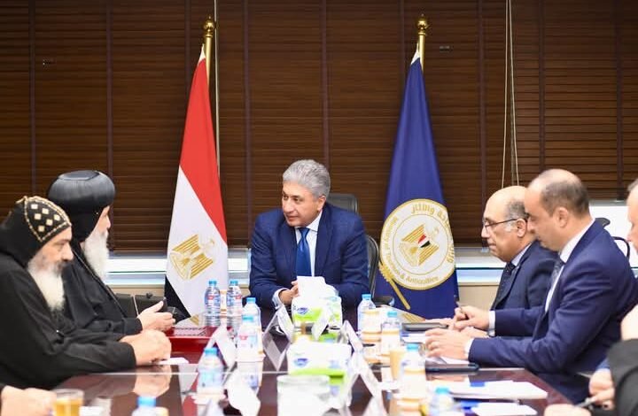 وزير السياحة.. يستقبل الأنبا دانيال النائب البابوي وأسقف ورئيس دير الأنبا بولا بالبحر الأحمر
