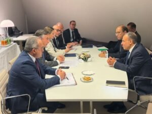 وزير الخارجية.. يلتقى مع رئيس لجنة الشئون الخارجية بالبرلمان الأوروبي