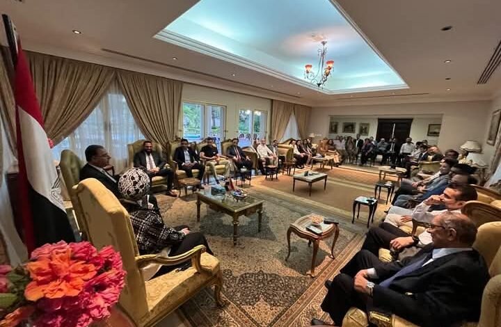 نائب وزير الخارجية والهجرة يلتقي برموز الجالية المصرية فى زامبيا