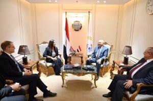 نائب رئيس مجلس الوزراء للتنمية الصناعية وزير الصناعة والنقل يلتقي المبعوث التجاري البريطاني الخاص لمصر