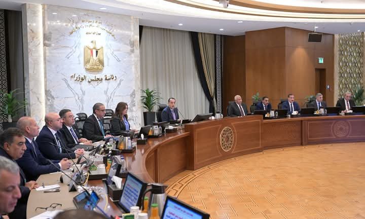 مدبولى يشدد على أهمية تفعيل غرف الأزمات والطوارئ بالمحافظات