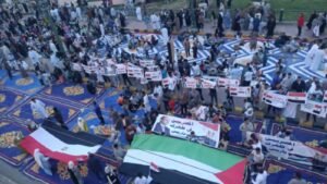 آلاف المواطنين يتظاهرون بالمنيا بعد صلاة العيد رفضاً للتهجير وتأييداً للقيادة السياسية