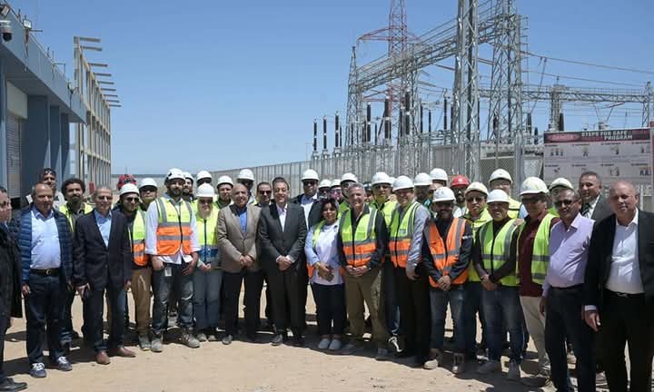 رئيس الوزراء يتفقد محطة "أمونت" لطاقة الرياح برأس غارب باستثمارات 700 مليون دولار وبقدرة 500 ميجاوات