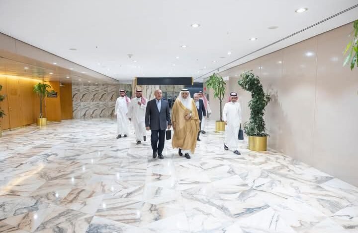 وزير الصناعة والنقل ووزير النقل والخدمات اللوجستية السعودي يتفقدان مشروع نيوم