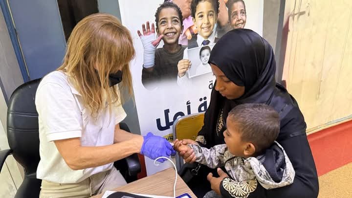 إجراء جراحات دقيقة للأطفال بمشاركة نخبة من أساتذة القصر العيني و21 خبيرًا دوليًا في جراحات التجميل