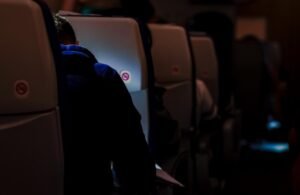 امرأة تتعرض للتحرش على متن طائرة أمريكية تابعة لـ"أمريكان إيرلاينز"