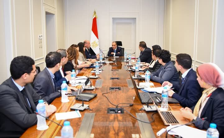 وزير الخارجية والهجرة يلتقي بقطاع الأمريكتين بالوزارة