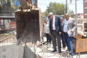 محافظ الغربية يتابع أعمال مشروع الصرف الصحي بمنطقة منشية التحرير عزبة الناموس بسمنود