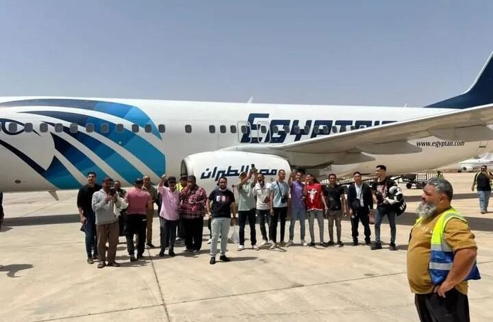 إعادة 71 مواطنا مصريا من ليبيا تنفيذا لتوجيهات  الرئيس عبد الفتاح السيسي (صور)