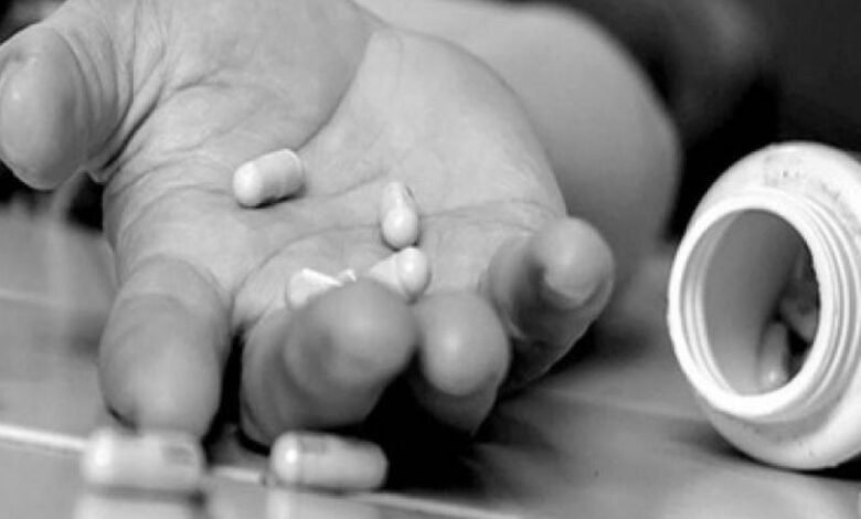 محاولة إنتحار طالبة داخل لجنة إمتحان اللغة العربية بالمنيا