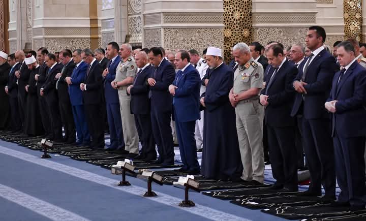 الرئيس عبد الفتاح السيسي أدى صلاة عيد الأضحى بمسجد مصر