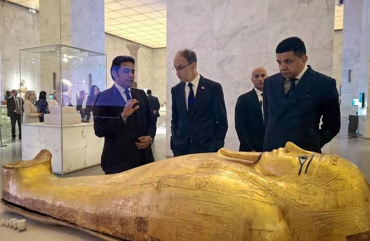 رئيس وزراء جمهورية صربيا يزور المتحف المصري الكبير والمتحف القومي للحضارة المصرية 