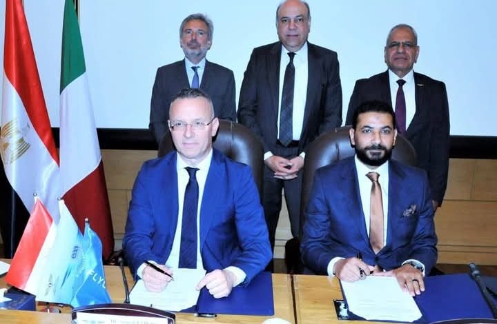 وزير الطيران والسفير الإيطالي يشهدان توقيع بروتوكول تعاون استراتيجي