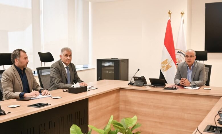 وزير الري يتابع إجراءات رقمنة أعمال قطاع المياه الجوفية وتسهيل إجراءات إصدار التراخيص المتخصصة