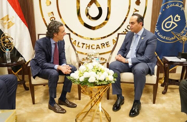 السبكي يبحث مع شركة Abbott أوجه التعاون في تقنية القسطرة القلبية لاستبدال الصمام الأورطي