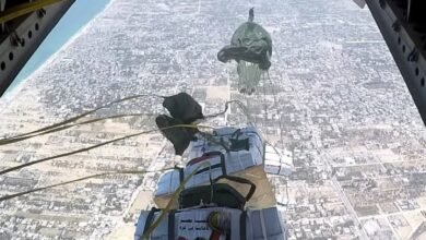 القوات المسلحة : تنفذ قرارات الرئيس عبدالفتاح السيسى باسقاط أطنان من المساعدات جواً على قطاع غزة 