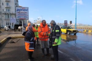 جولة تفقدية لرئيس شركة الصرف الصحي بالإسكندرية أثناء الأمطار